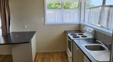 Three Bedroom, One Bathroom - Fully Fenced Home, Close to Hospital - Photo 1