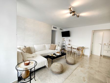 - THREE BEDROOMS APARTMENT WITH SEAVIEW FOR RENT - Photo 4