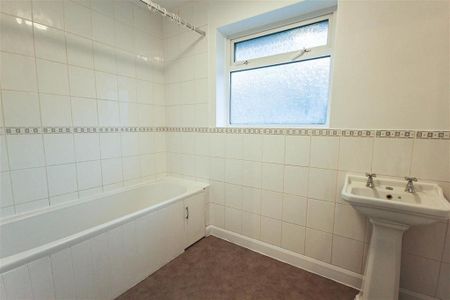 3 bedroom detached house to rent - Photo 3