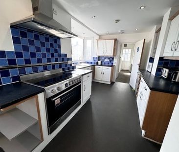 Highfield Road, Bournemouth - Photo 1