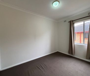 Well-appointed two-bedroom, double garage apartment! - Photo 3