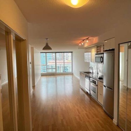 High Floor in a high rise apartment at the centre of Yaletown - Photo 1