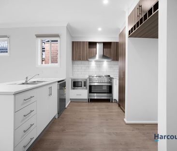 Beautiful Family home on Prime location and close to all the amenities - Photo 6