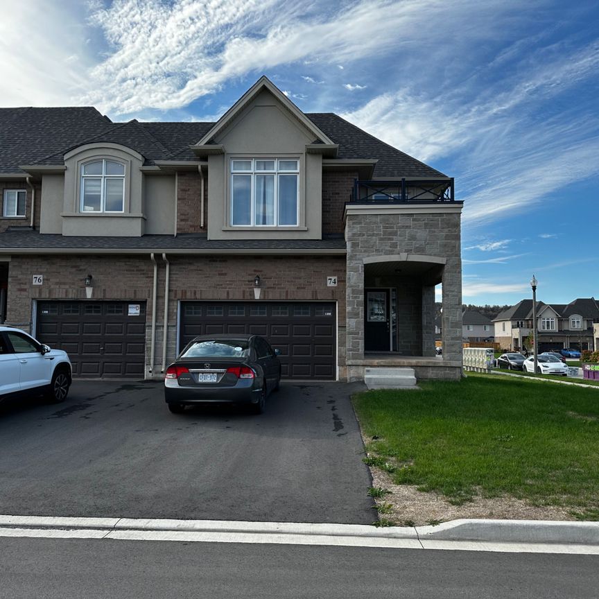For Lease - 74 Pinot Crescent, Hamilton, Ontario - Photo 1