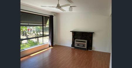 Lovley 3 Bedroom Home - Photo 3