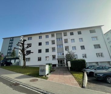 Attractive apartment with balcony in a good location in Jona - Photo 1