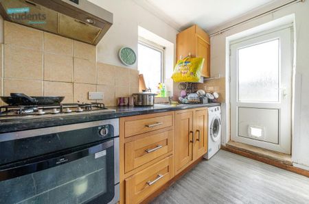 4 bedroom detached house to rent - Photo 3