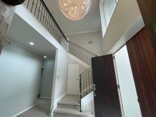 Stunning Home&excl; - Photo 1