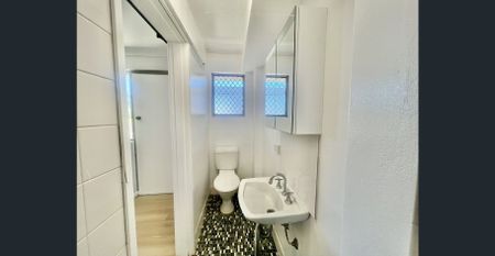 Location, Lifestyle, and Comfort All in One - Photo 2