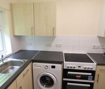2 bedroom maisonette to rent - Photo 2