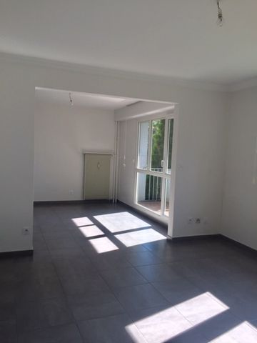 Location Appartement 3 pièces 76m² - Photo 2