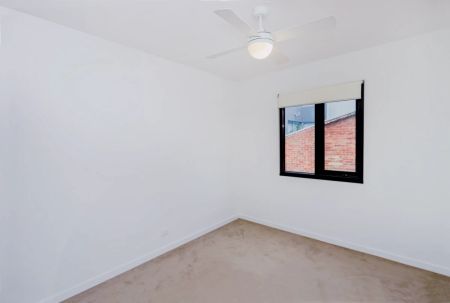 3 Bed, 2 Bath - Photo 4