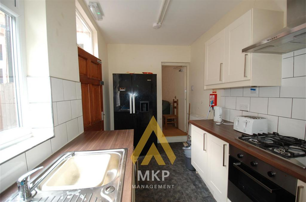 5 bedroom terraced house to rent - Photo 1