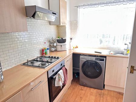 2 bedroom flat to rent - Photo 4