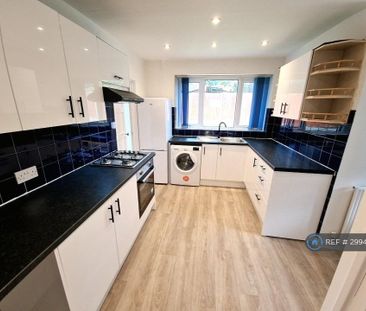 3 bedroom semi-detached house to rent - Photo 5