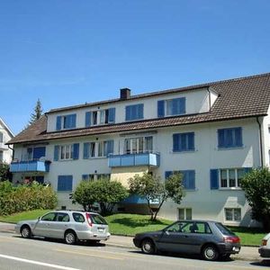 Beautiful 2.0-room apartment in Zurich-Seebach! - Photo 2