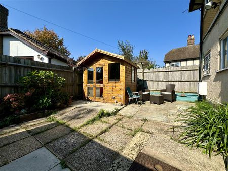 Peartree Lane, Bexhill-On-Sea, TN39 4PE - Photo 3