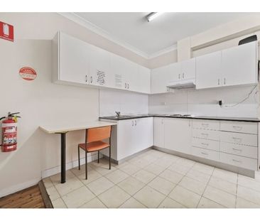 Affordable Room in Conveniently Located Guest House - Photo 1