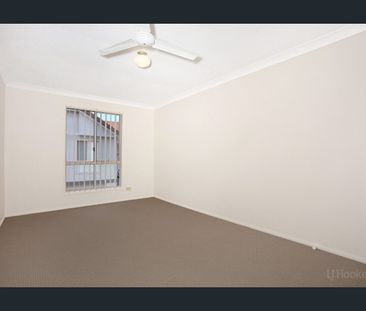 A LOVELY TOWNHOUSE SO CLOSE TO ALL AMENITIES AND THE BROADWATER! - Photo 6