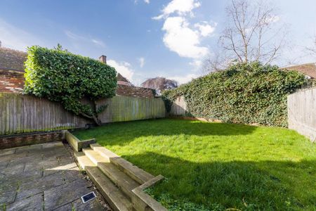 4 bedroom semi-detached house to rent - Photo 4