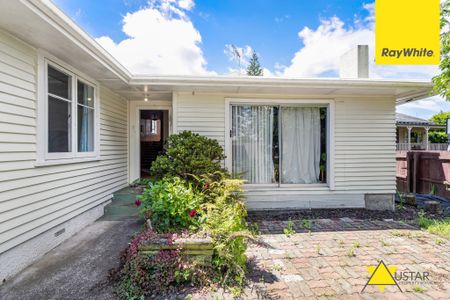 Six Bedrooms and Two Bathrooms in Glen Eden! PETS NEGOTIABLE! - Photo 5