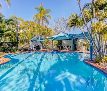 Spacious Apartment in Secure Runaway Bay Complex - Photo 4