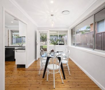 SPACIOUS THREE BEDROOM HOME IN A PRIME LOCATION ! - Photo 2