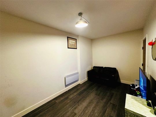 Well-presented one bedroom apartment in Acomb, providing good access to York City Centre, Railway Station and the Outer Ring Road. - Photo 1