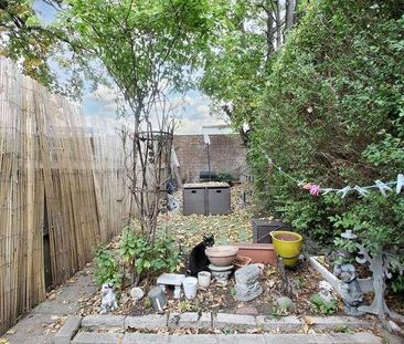 Crescent Road, London, E18 - Photo 1