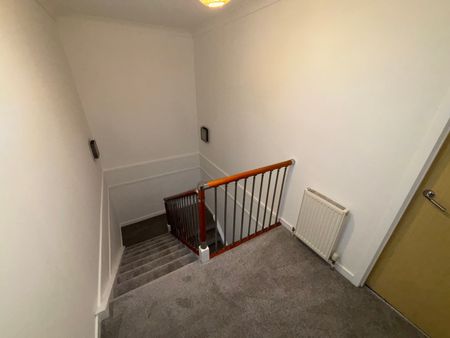 Whitehill Court, Glasgow, G31 2BA - Photo 2