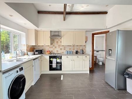 Little Thatch, Ringwood - Photo 2