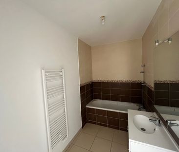 AUBAIS - Appartement au 1er étage T3 de 68.61m² avec terrasse - Photo 2