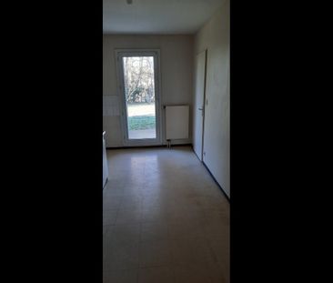 Location Appartement 4 pièces 83 m² Bourges - Photo 4