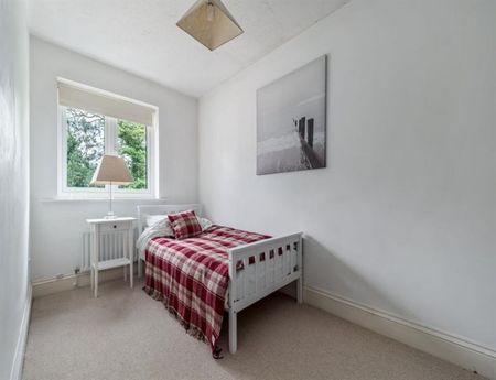 5 Bedroom Detached To Let - Photo 4
