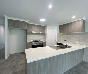 Modern Living in Echelon Estate! - Photo 4