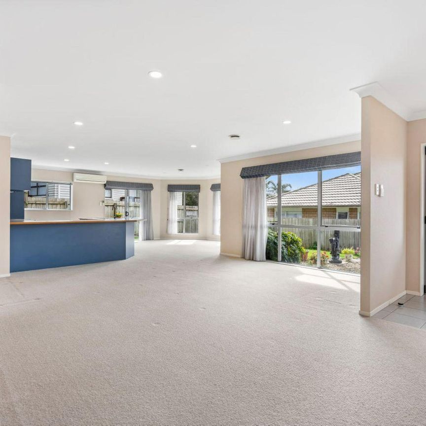 Modern comfort in a convenient Onerahi location - Photo 1