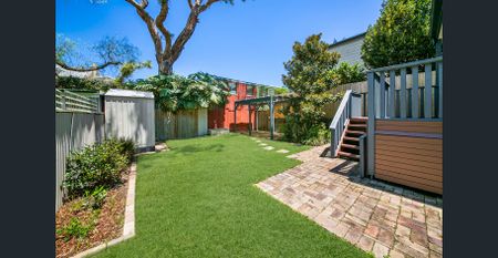 Perfectly Blended Classic Home - Inner City Living With Loads of Style - Photo 4