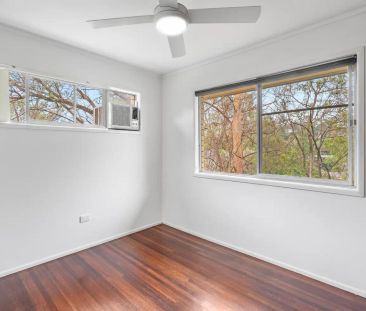 “Hillside Hideaway Awaits!” - Photo 3