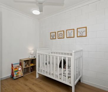 Charming 2-Bedroom Unit in Hyde Park - Photo 2