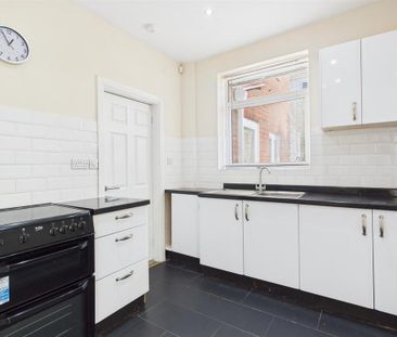 2 bedroom link detached house to rent - Photo 2