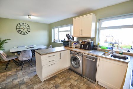 3 bedroom semi-detached house to rent - Photo 4