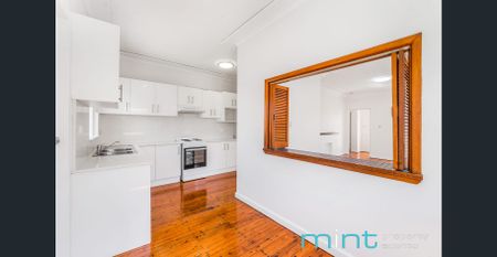 Family Home - Photo 4