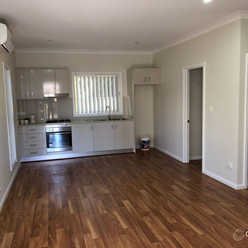 Beautiful Granny flat close to all the amenities - Photo 1