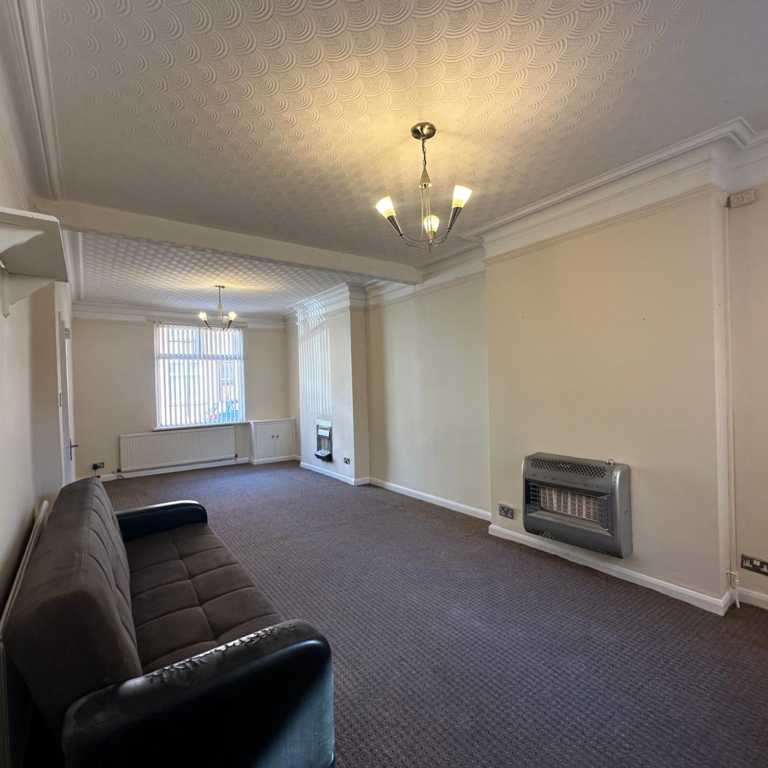 3 bedroom terraced house to rent - Photo 1