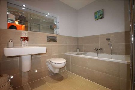 Furnished ground floor apartment with two bathrooms - Photo 5