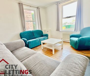 4 Bedroom End Terraced House - Photo 2