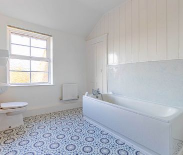 4 bed Semi Detached for rent - Photo 4