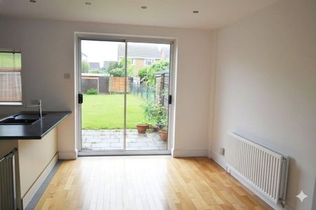 3 bedroom semi-detached house to rent - Photo 5