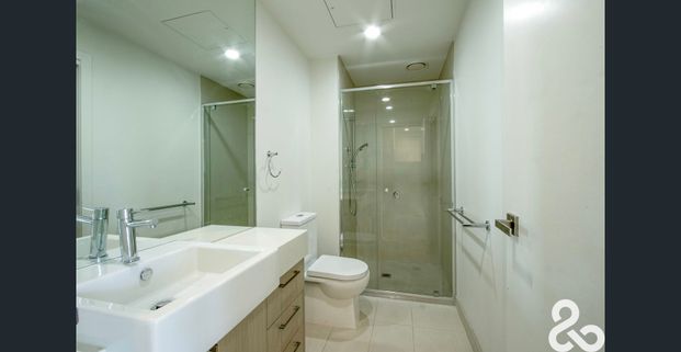 Apartment living, stone's throw from Highpoint! - Photo 1