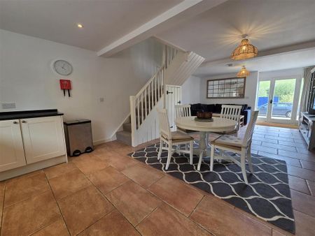 2 bedroom semi-detached house to rent - Photo 4